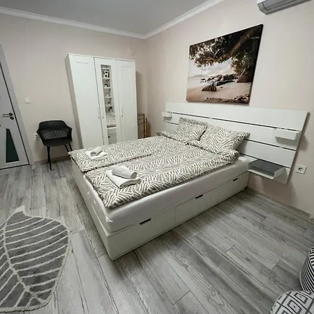 T Place 1 Apartament